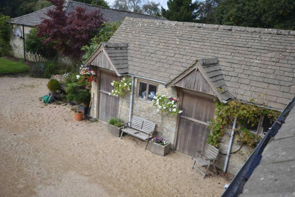 The Old Manor Coach House Daire Cirencester Dış mekan fotoğraf