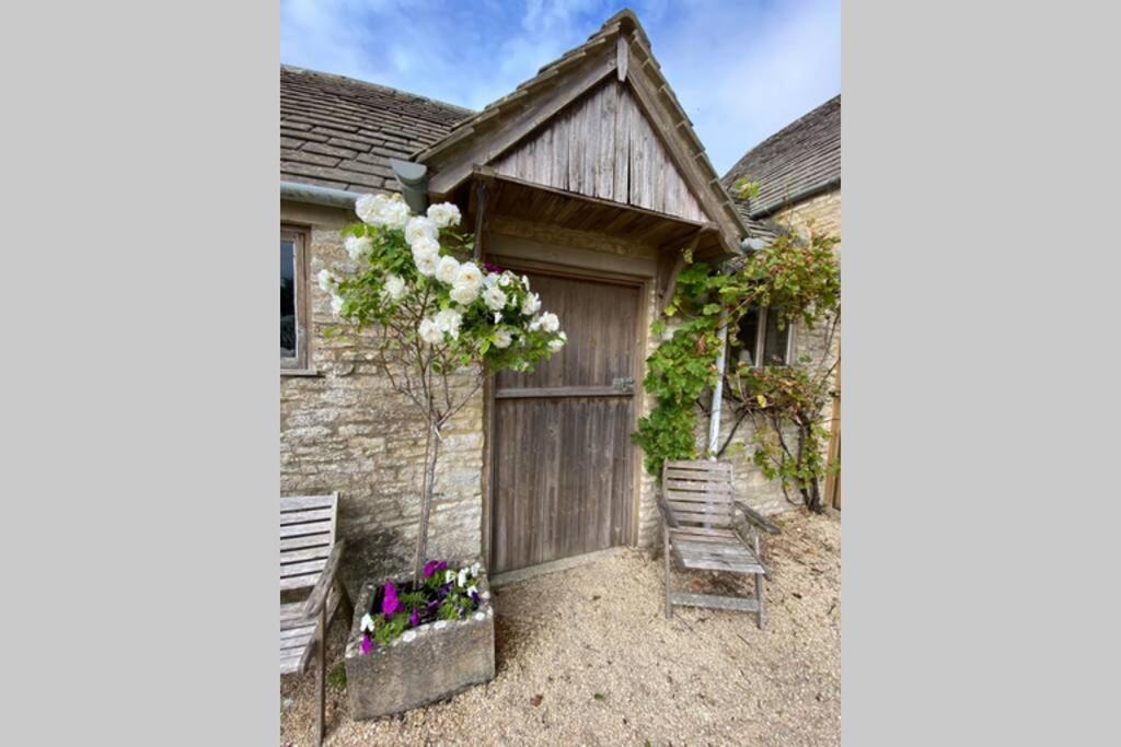 The Old Manor Coach House Daire Cirencester Dış mekan fotoğraf