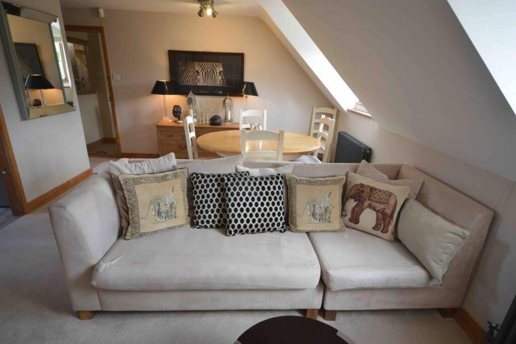 The Old Manor Coach House Daire Cirencester Dış mekan fotoğraf