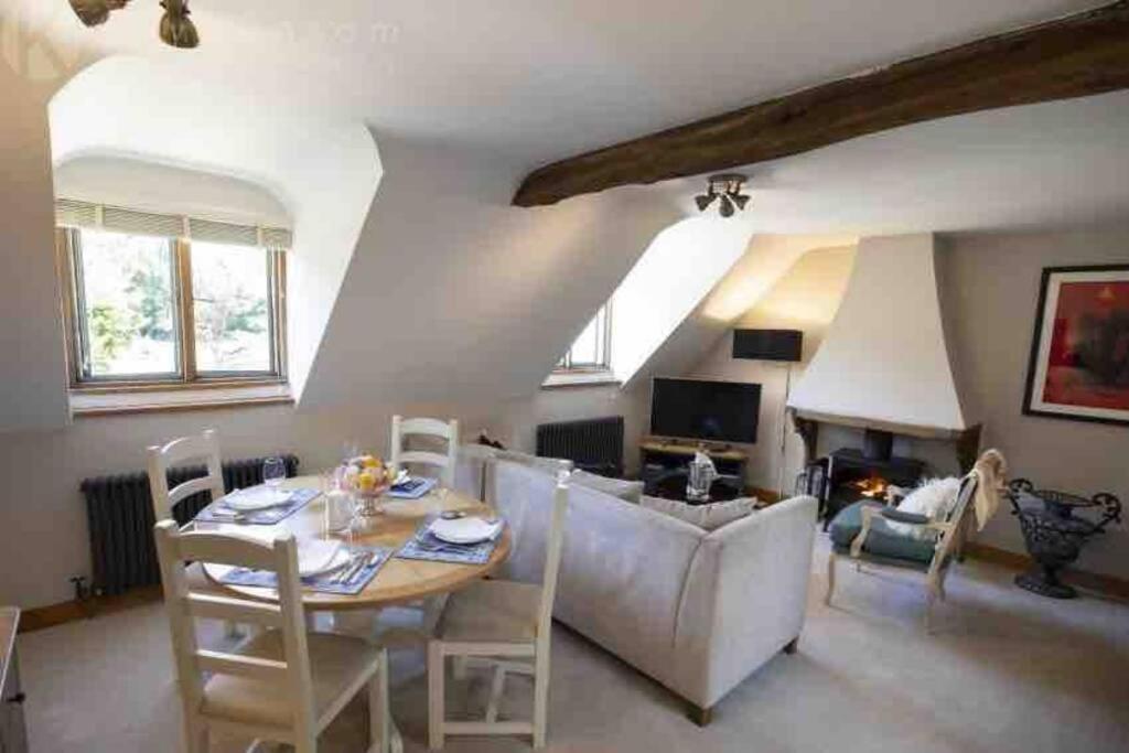 The Old Manor Coach House Daire Cirencester Dış mekan fotoğraf