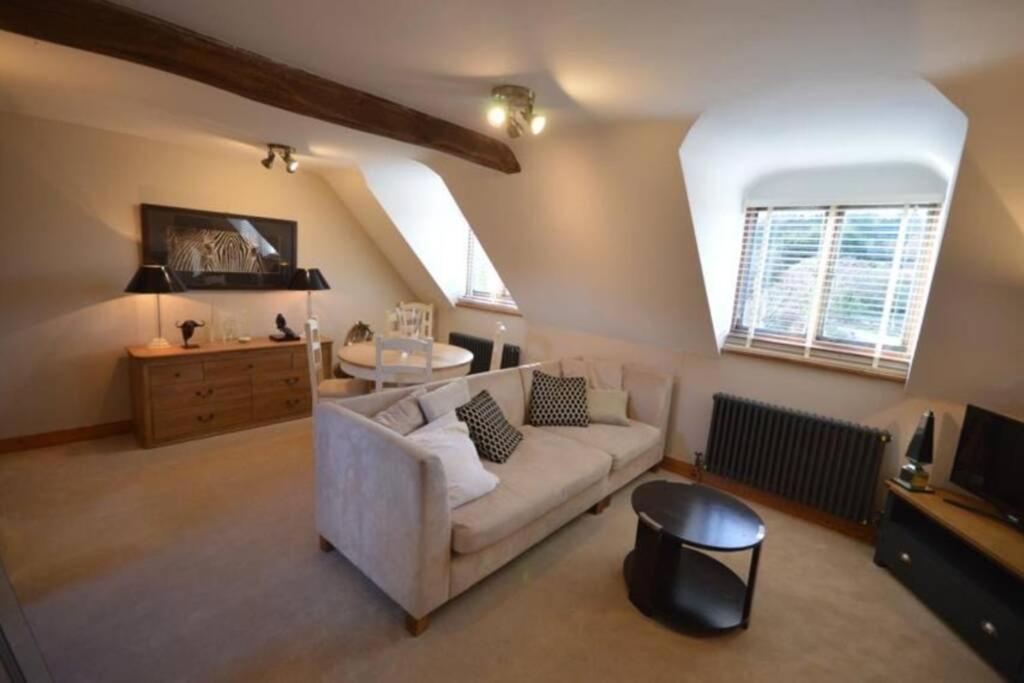 The Old Manor Coach House Daire Cirencester Dış mekan fotoğraf